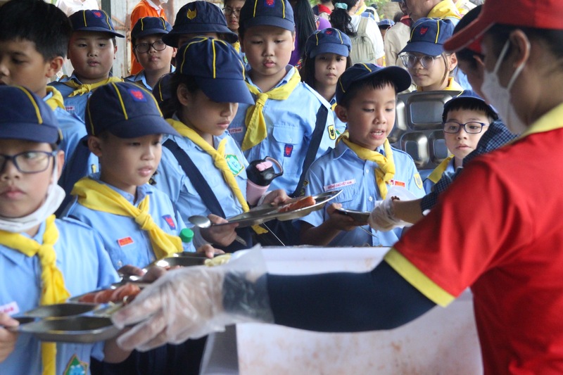 Hình ảnh khách hàng - Suất Ăn Công Nghiệp Hoàng Kim - Công Ty TNHH Một Thành Viên Suất Ăn Công Nghiệp Hoàng Kim
